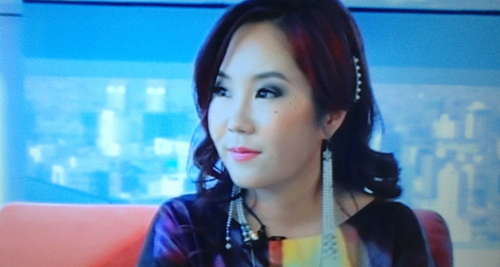 Америкийн шоу бизнест нэрээ гаргаж яваа Б.Уянга нутагтаа дахиад ирж магадгүй